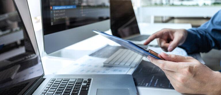 People Tracing investigator conducting detailed people search using online databases.