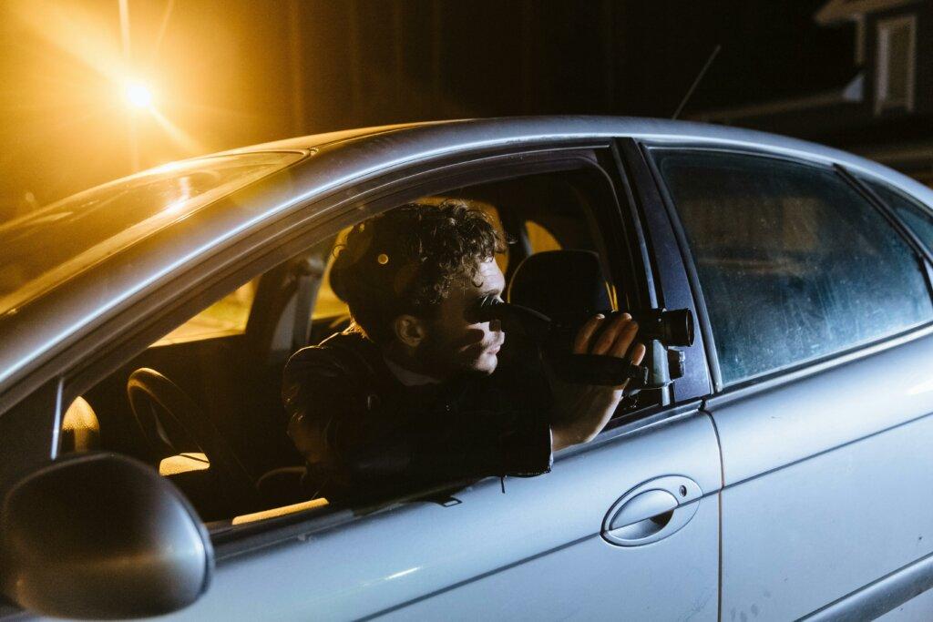 An experienced private detective in Essex applying surveillance, field enquiries and document analysis to trace individuals discreetly and lawfully.
